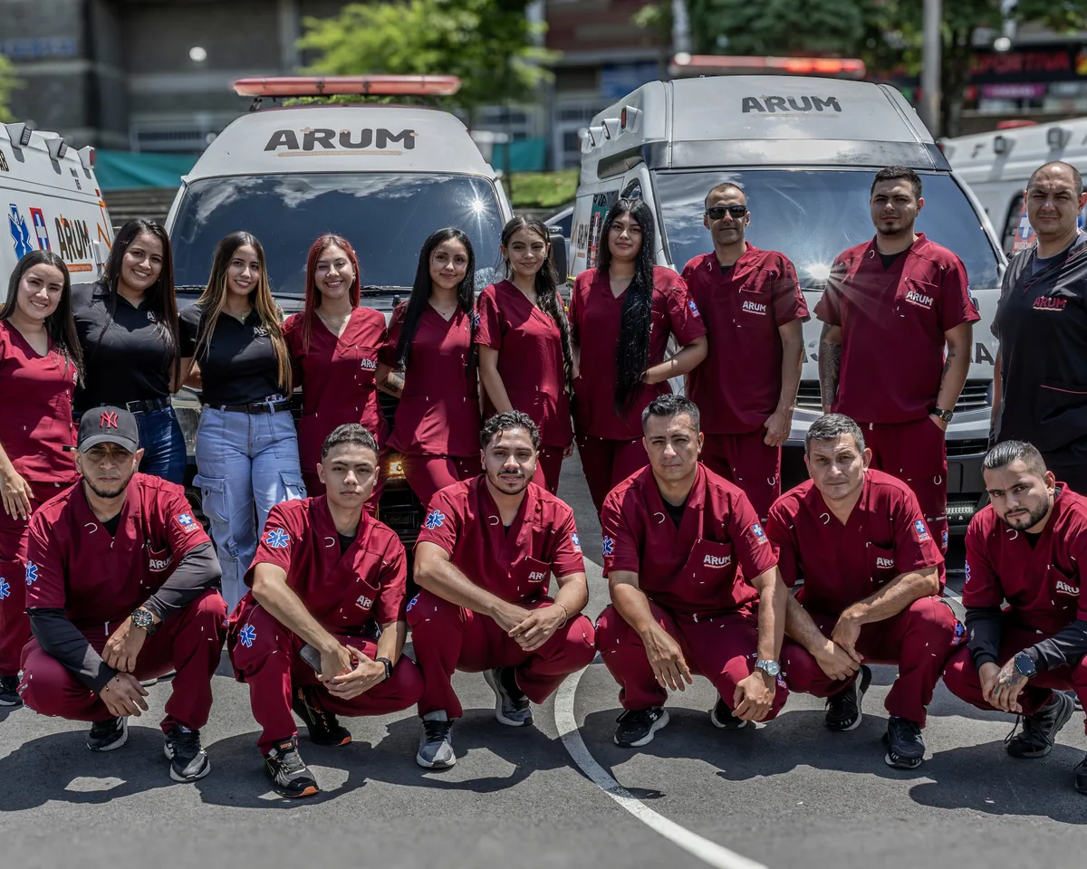 Paramédicos y personal asistencial de ARUM Ambulancias en Pereira