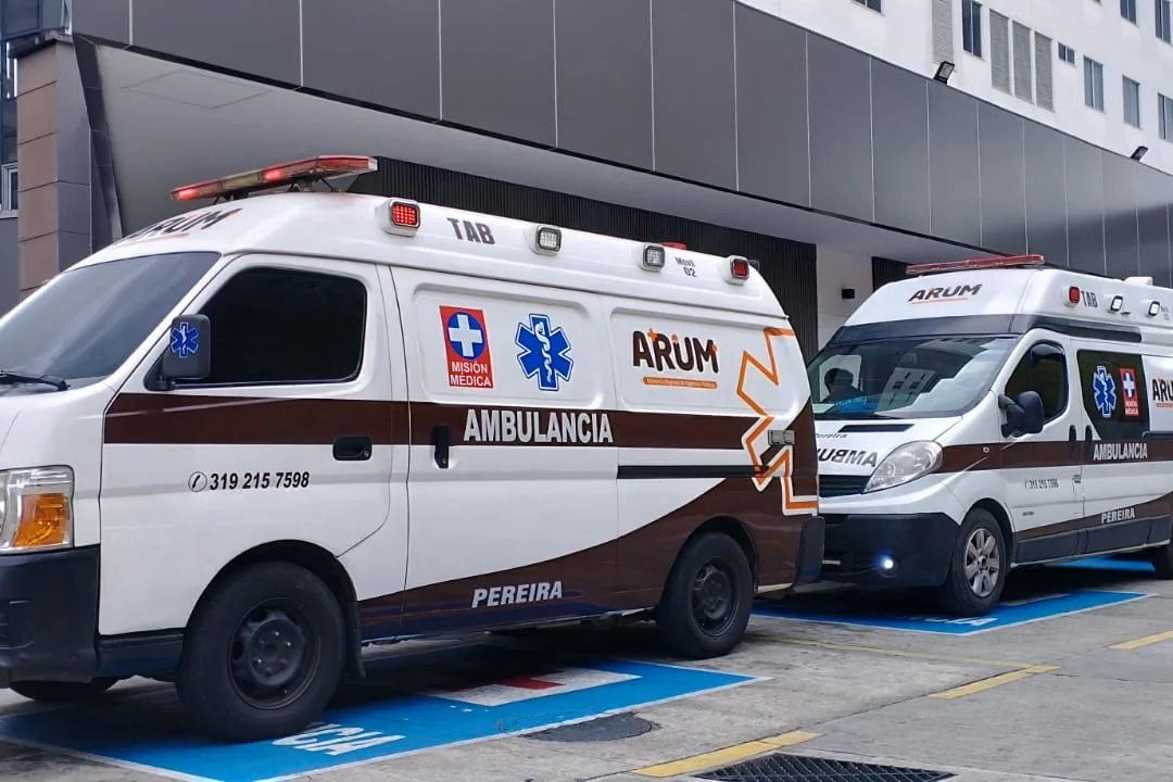 Ambulancias de ARUM en una entrada de urgencias
